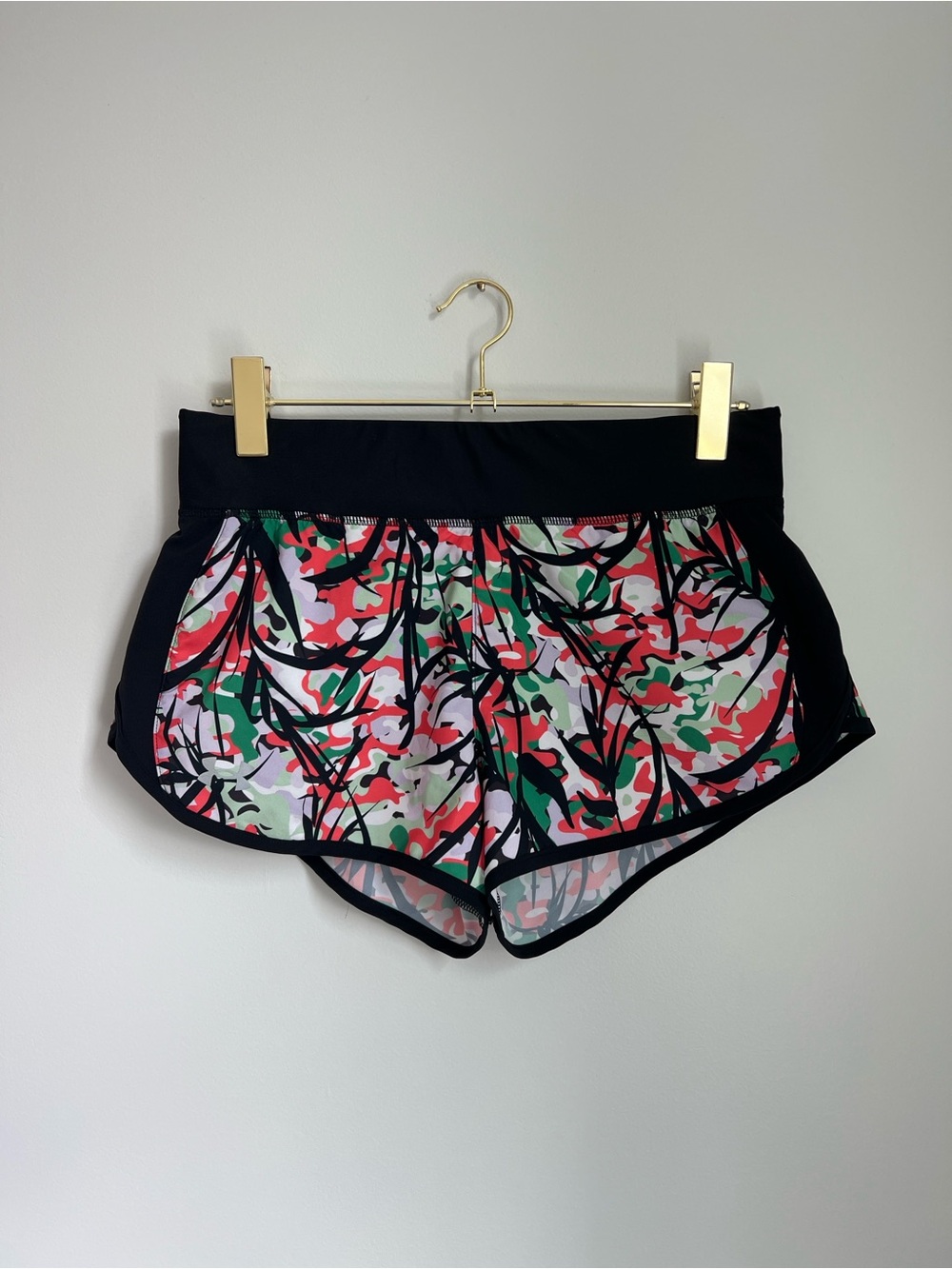 Under Armour | Multicolor Abstract Print Athletic Running Shorts #1366597 Size M